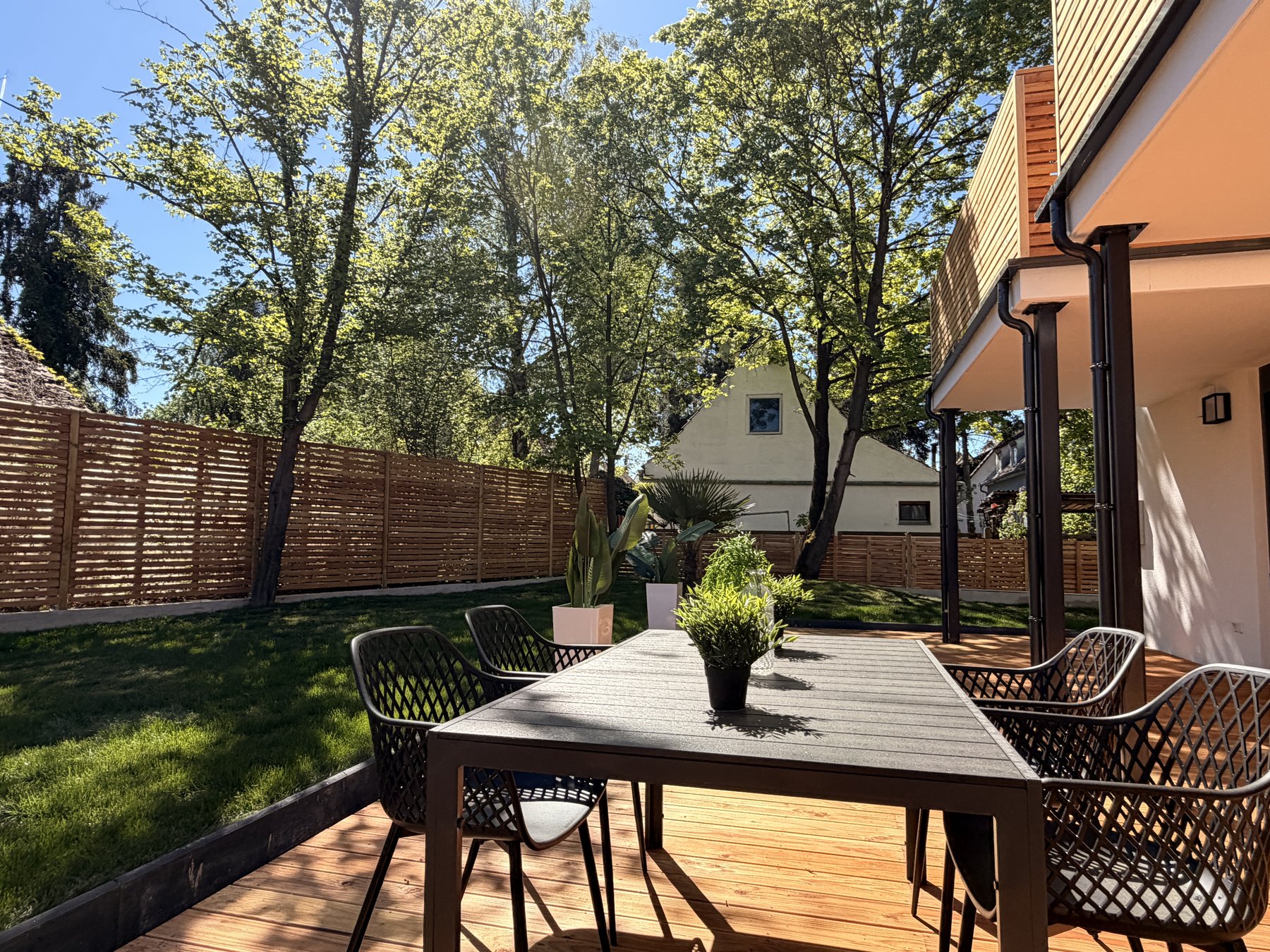 Terrasse mit eigenem Garten